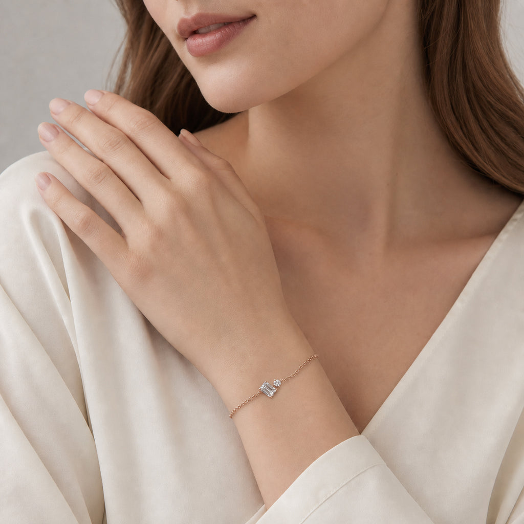 Tilted Emerald & Round Cut Dainty Bracelet