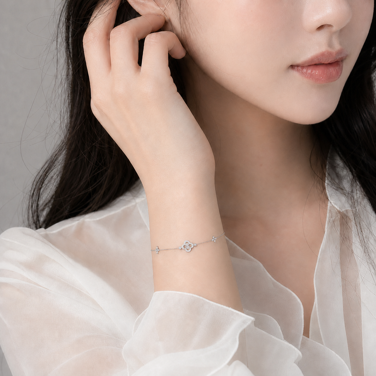 "Lucky Kiss" Shimmering Clover Bracelet