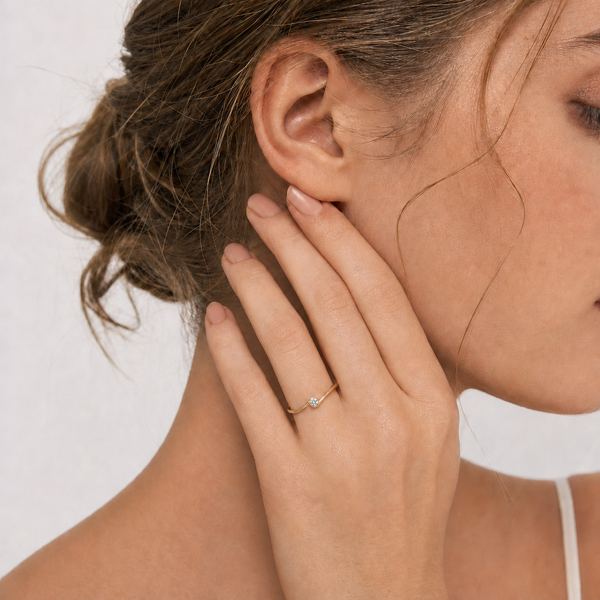 Elegant Wavy Rose Gold Diamond Ring